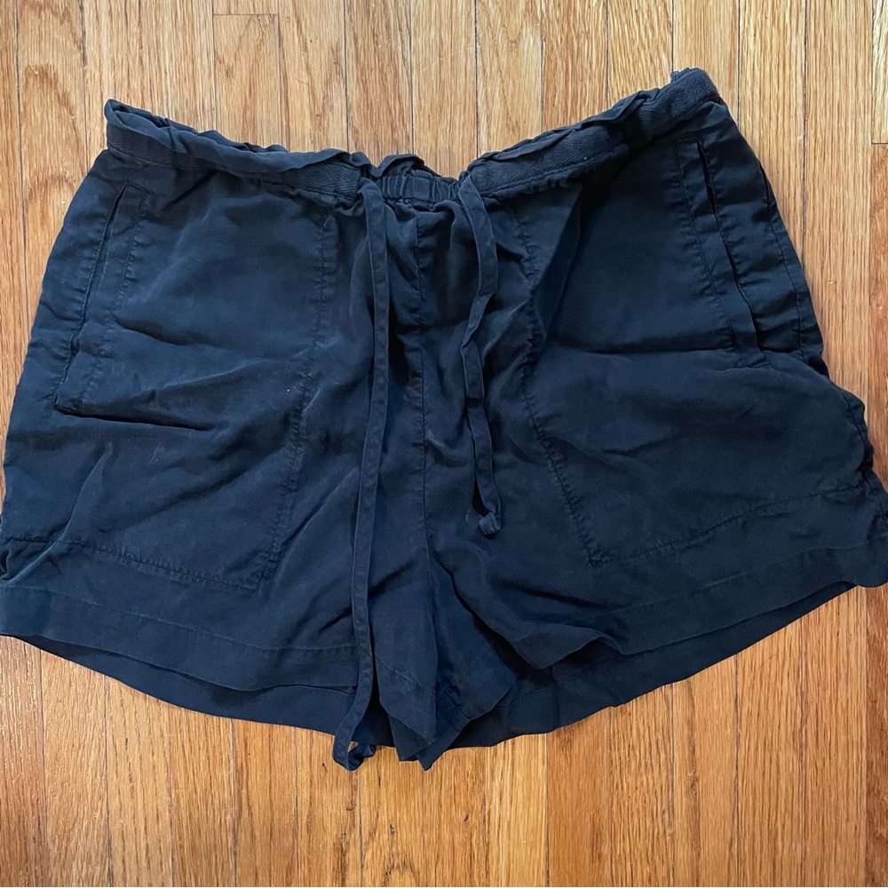 Cloth & Stone Lightweight Tencel Welt Pocket Shorts Black size small